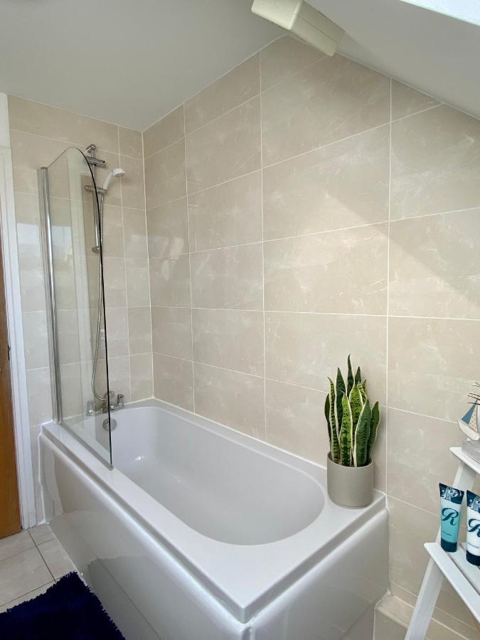 Swanage Beachside Penthouse: Family-Friendly with Parking & Wi-Fi Exterior photo